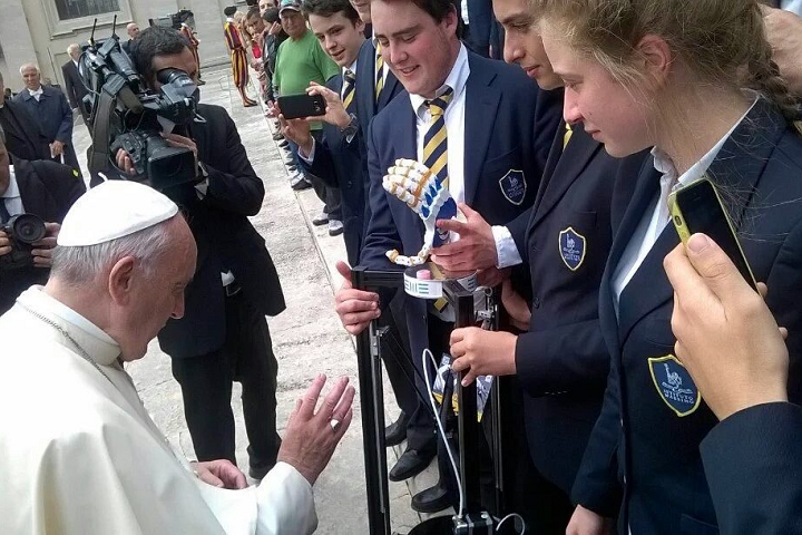 Pope Francis Blesses 3D Printer, Prosthetics Presented by Student Group