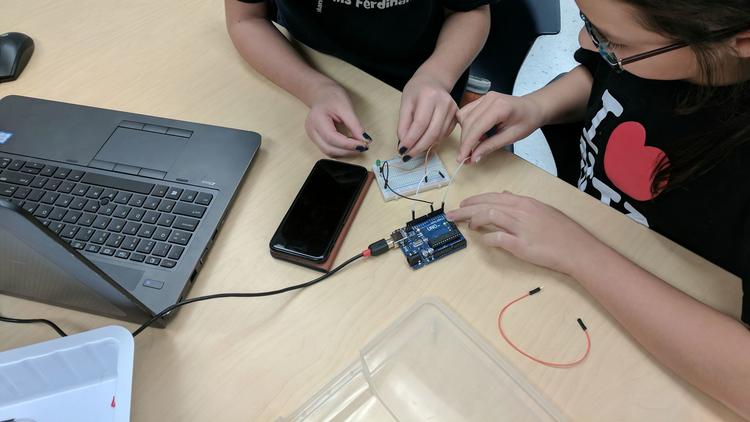 Illinois: High School Girls Mentoring Younger Counterparts in STEAM Technology & 3D Printing